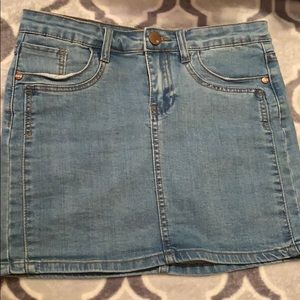 Mini stretch light wash denim skirt